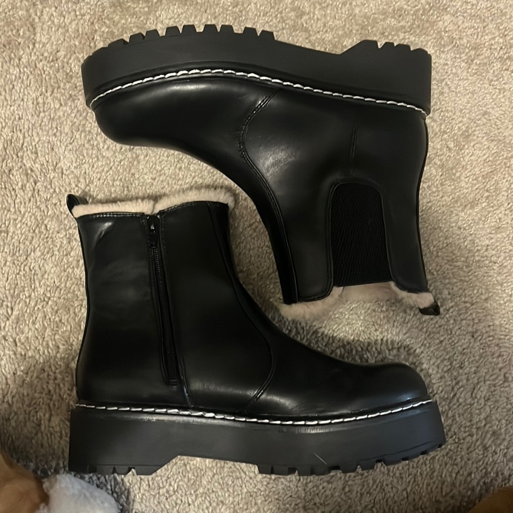 Black low platform fur lined chelsea boots